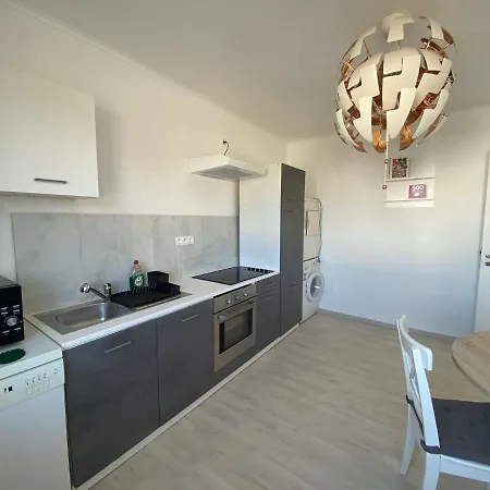 Luis Met Gedeelde Badkamer En Keuken Πανσιόν Zonhoven